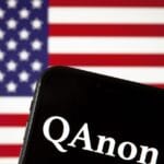 QAnon: quando teorias da conspiração encontram o mundo real. (Créditos: Adobe Stock)