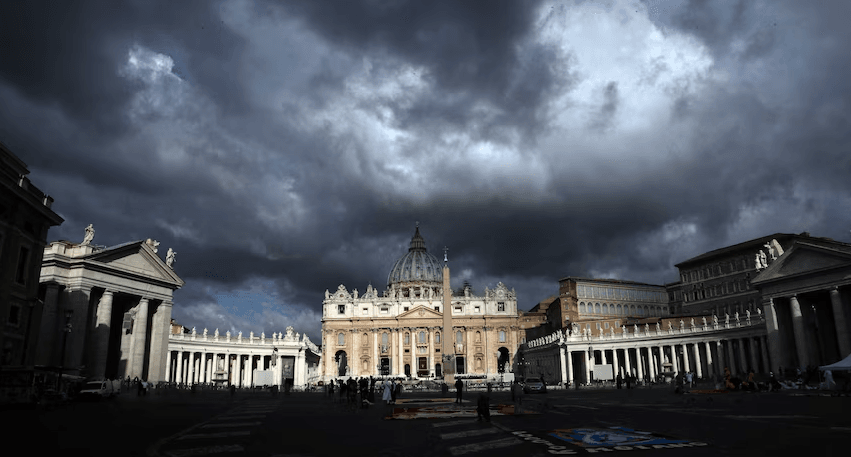 O lado sombrio da Igreja Católica: Poder e controle social. (Créditos: Gregorio Borgia/via AP News)
