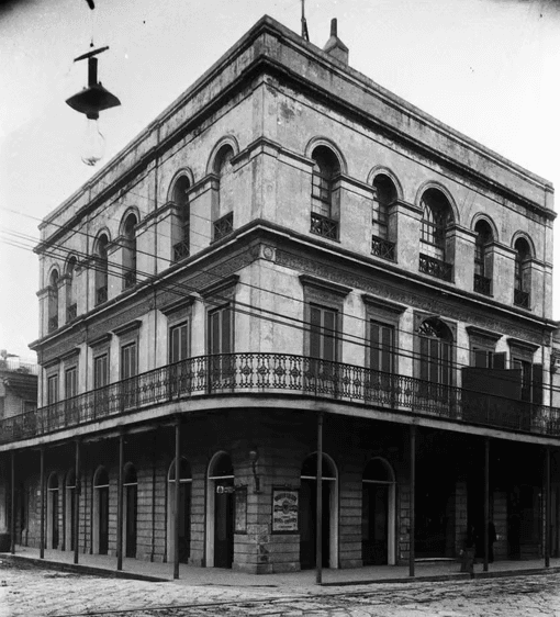 A mansão Lalaurie como era em meados do século XX. (Créditos: Historic New Orleans Collection)