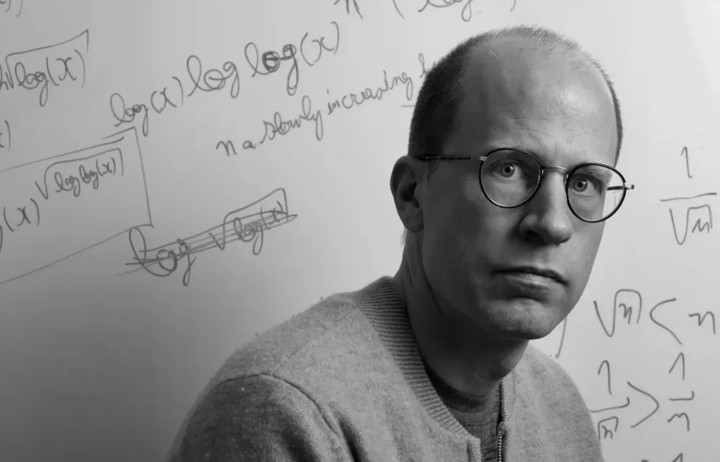 Nick Bostrom, filósofo sueco renomado e formulador da Teoria da Simulação. (Créditos: 123Ecos)