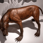 Réplica de um chupacabra da exposição “Sanguessugas: Lendas a Sanguessugas” no Museu Real de Ontário, em Toronto. (Reprodução: britannica)