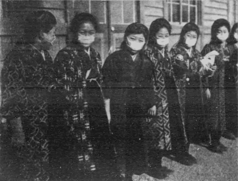 Mulheres japonesas em Tóquio durante a pandemia da gripe espanhola. (Reprodução: Wikipedia)