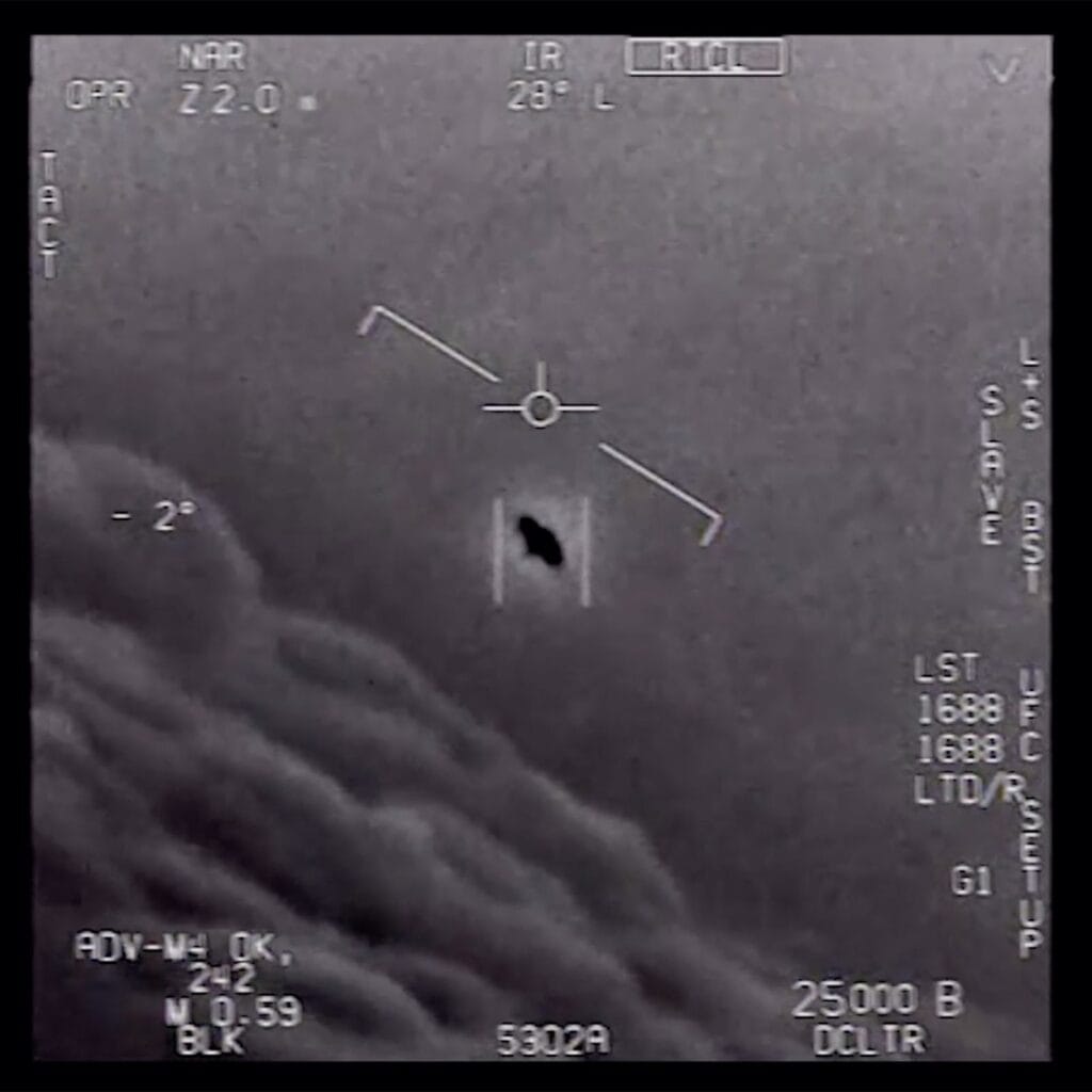 Um UAP (mais conhecido como 'OVNI') fotografado de um caça F/A-18 Super Hornet da Marinha dos EUA. (Créditos: Departamento de Defesa dos EUA)