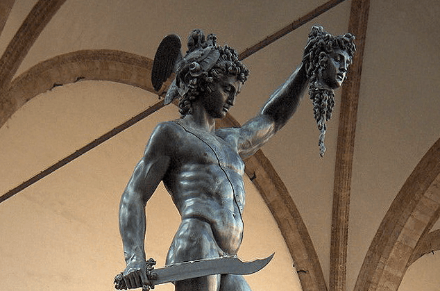 Perseu com a cabeça da Medusa. Por Benvenuto Cellini, Loggia dei Lanzi, Florença. (Reprodução: Wikipedia)