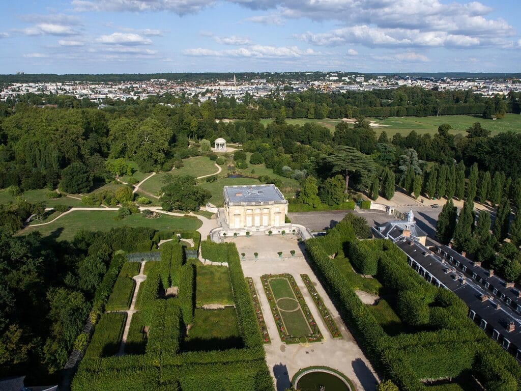 Imagem aérea do Petit Trianon. (Créditos: Wikimedia Commons)