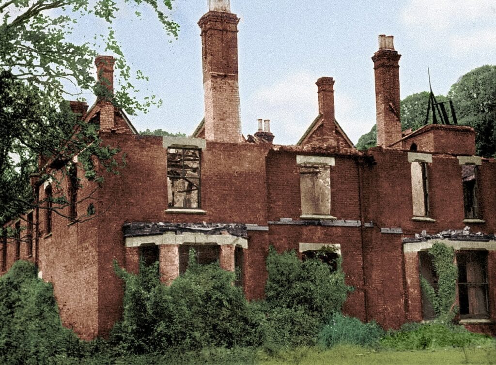 Reitoria Borley após pegar fogo. (Créditos: Wikimedia Commons)