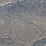 Fotografia aérea de uma das Linhas de Nazca, tirada em julho de 2015, que mostra o desenho conhecido como "o macaco". (Reprodução: Wikipedia)