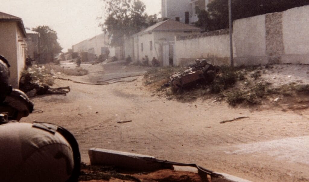 Força-Tarefa Ranger sob fogo na Somália – 3 de outubro de 1993. (Reprodução: Wikipedia)